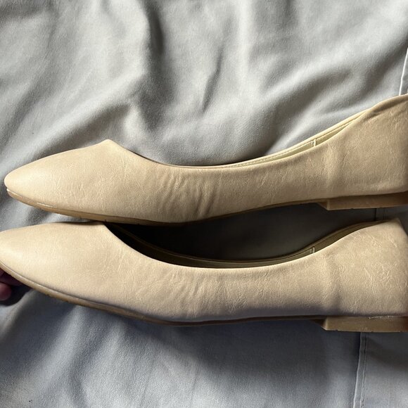 Ollio Women's Size 9 Beige Ballet Flats - new in box - Picture 2 of 8